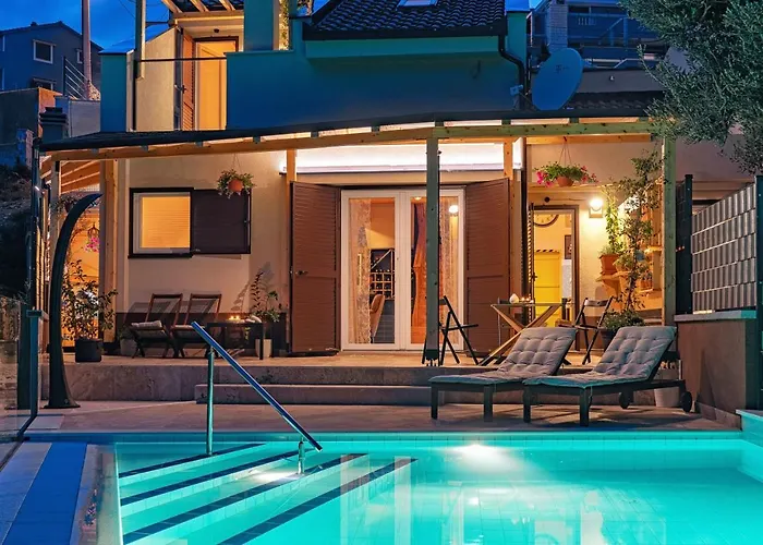 Normabel Relaxing Villa With Heated Pool And Sauna