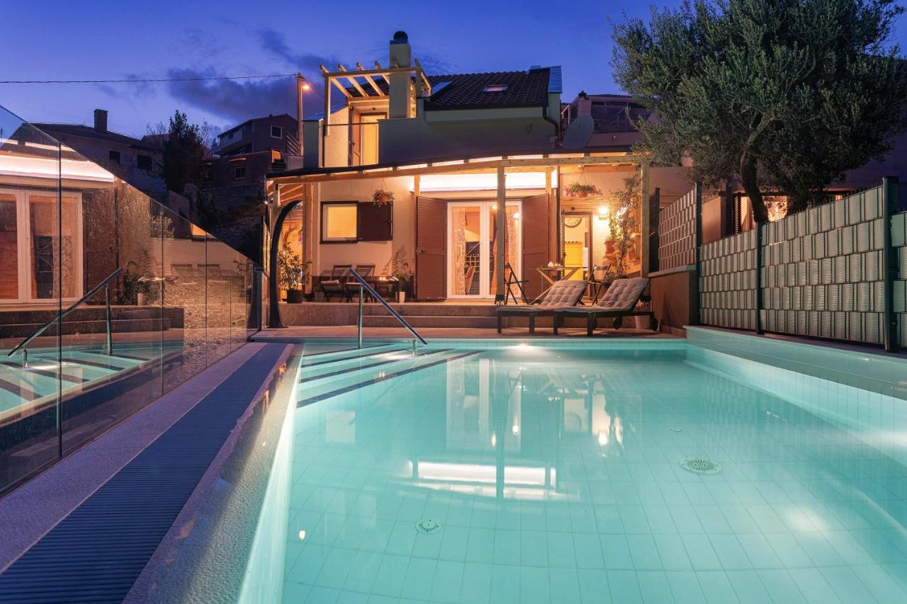Villa Normabel Relaxing With Heated Pool And Sauna Zrnovnica