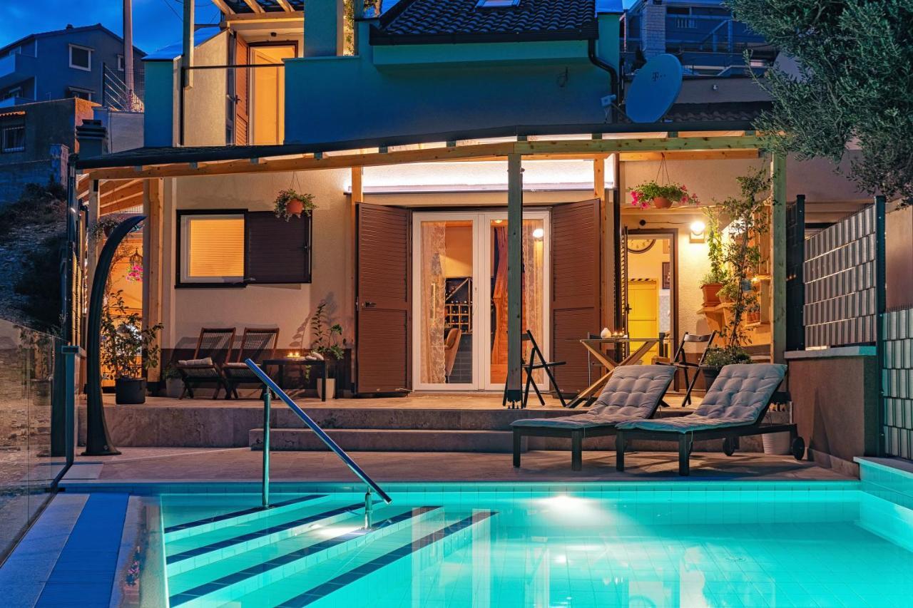 Normabel Relaxing With Heated Pool And Sauna Zrnovnica