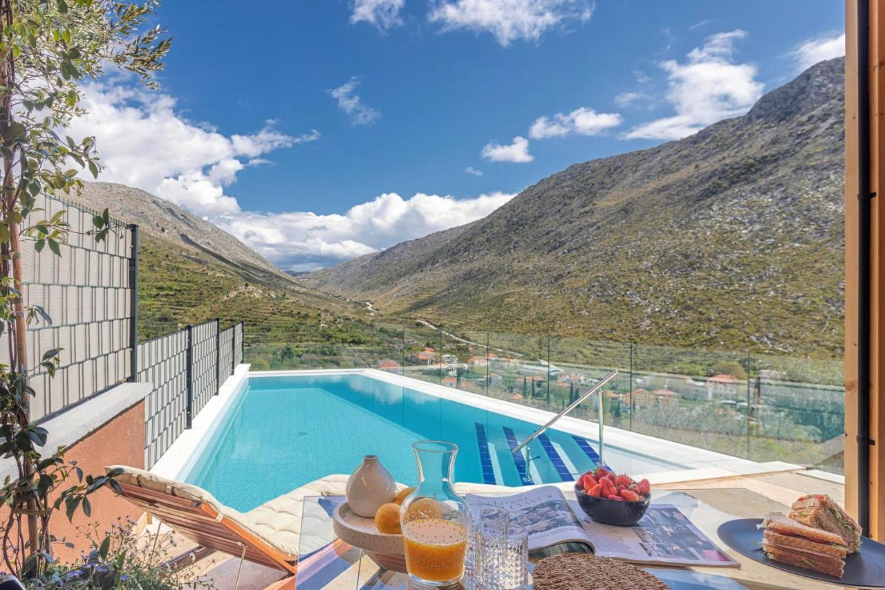 Villa Normabel Relaxing With Heated Pool And Sauna Zrnovnica