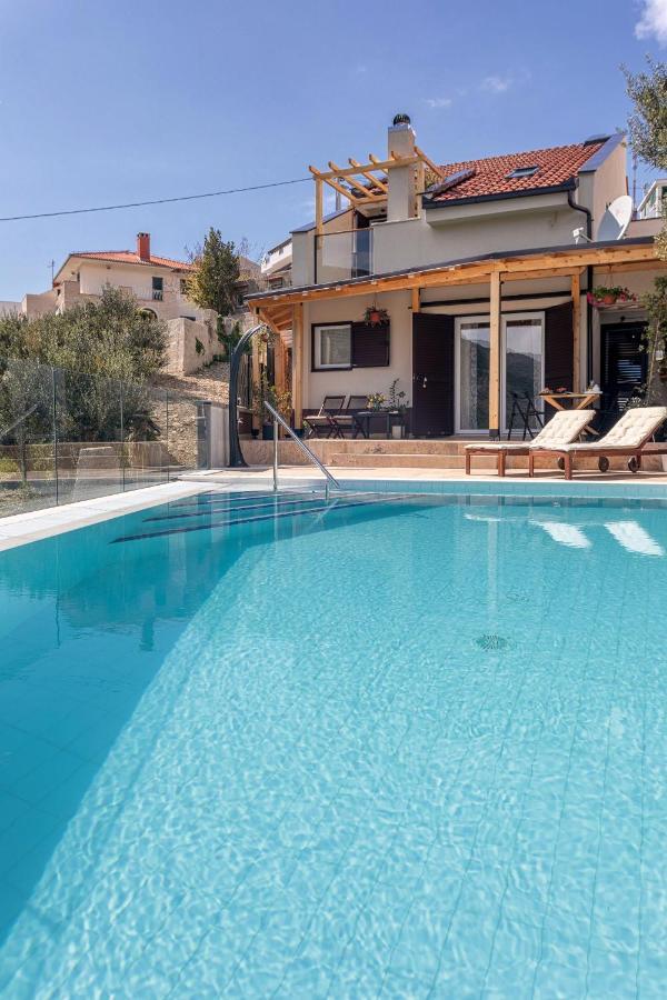 Normabel Relaxing With Heated Pool And Sauna Villa Zrnovnica