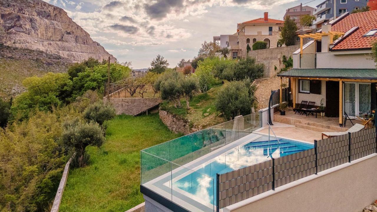 Normabel Relaxing With Heated Pool And Sauna Villa Zrnovnica