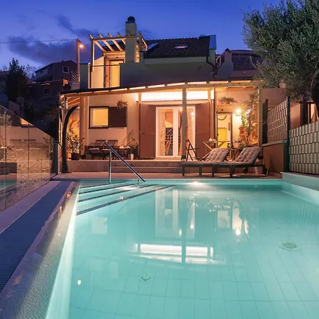 Normabel Relaxing Villa With Heated Pool And Sauna Zrnovnica Exterior photo