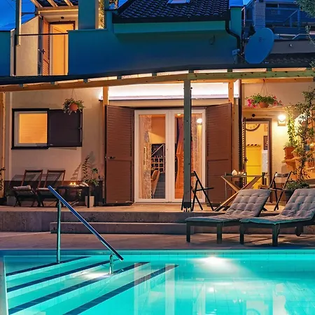 Normabel Relaxing Villa With Heated Pool And Sauna Zrnovnica Exterior photo