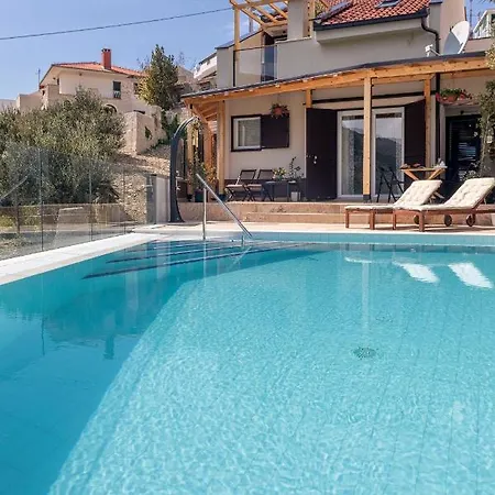 Normabel Relaxing Villa With Heated Pool And Sauna Zrnovnica Exterior photo