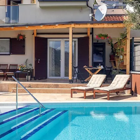 Normabel Relaxing Villa With Heated Pool And Sauna Zrnovnica Exterior photo