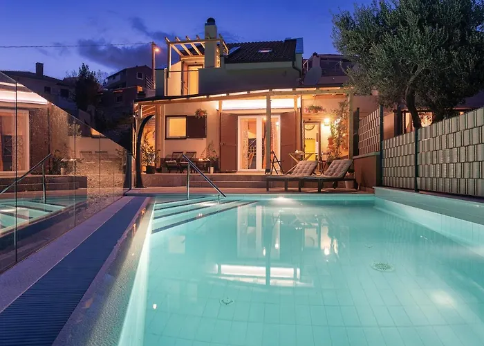 Normabel Relaxing Villa With Heated Pool And Sauna
