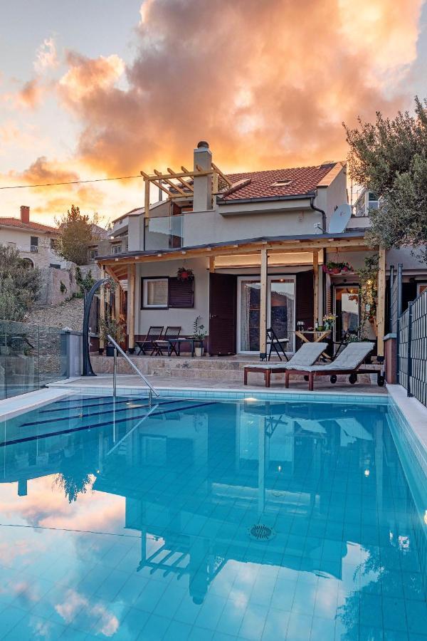 Villa Normabel Relaxing With Heated Pool And Sauna